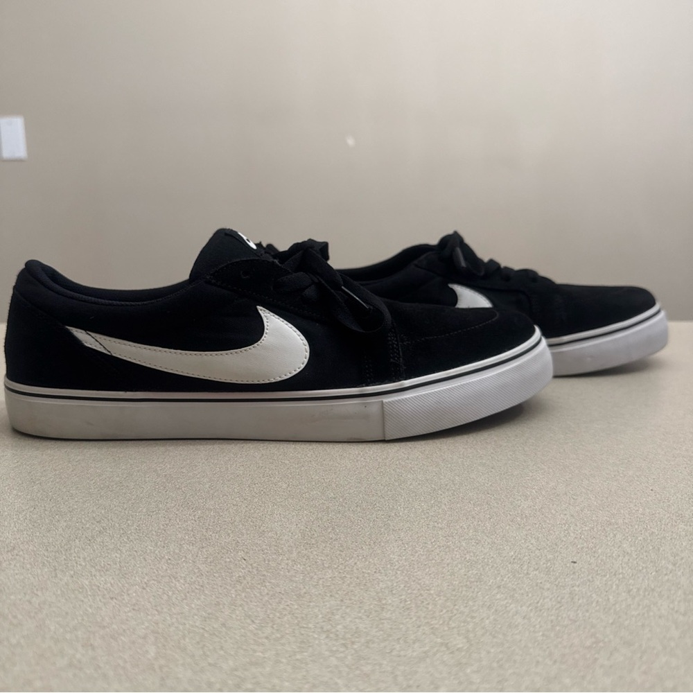 Nike SB Skate Satire II Black White Sneakers Mens Size 12.5 Suede Canvas Low Top